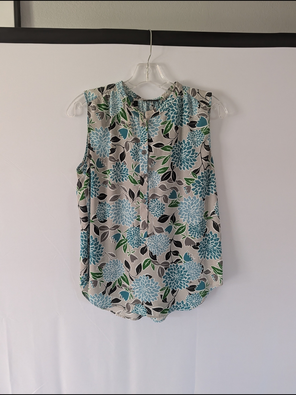 Ann Taylor Sleeveless Floral Camisole in Teal, Black, and Green